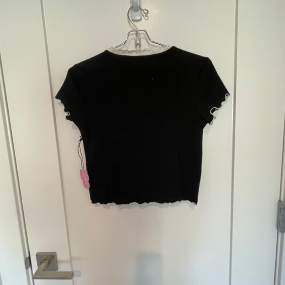 Hello Kitty and Friends T-shirt - Picture 3 of 3